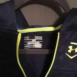 Men's Under Armour Pull-over.